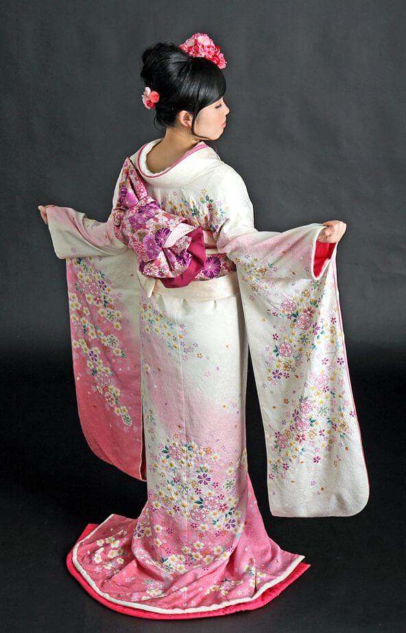 Hikifurisode wedding dress